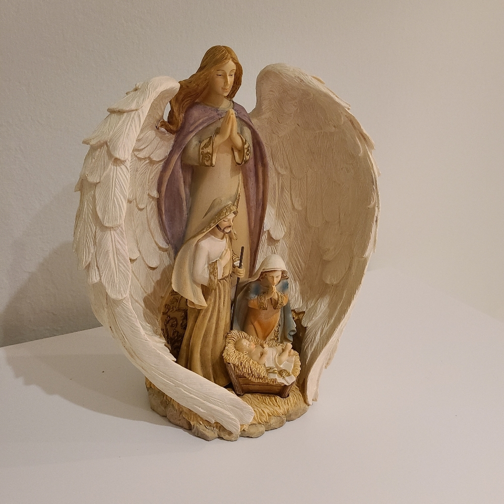 Holy family nativity sculpture